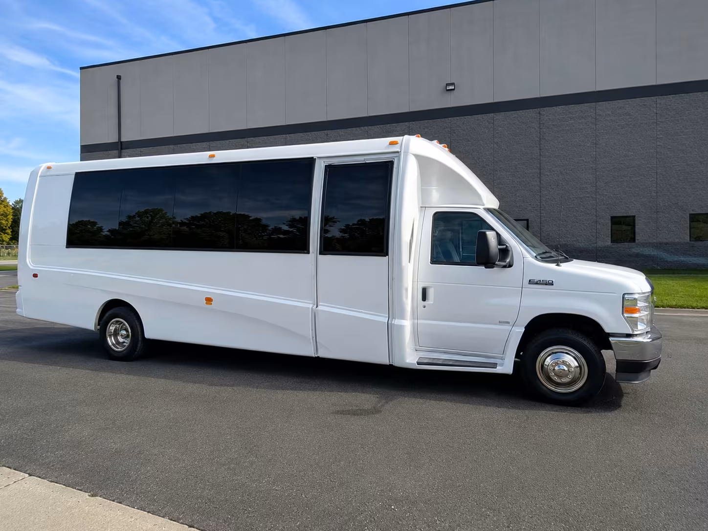 johns creek minibus rentals for gas south arena concerts